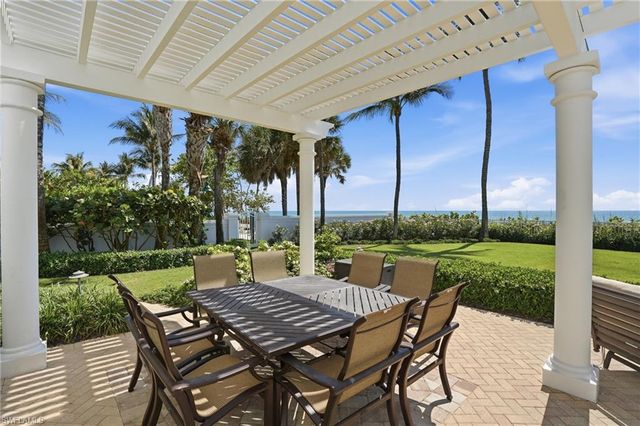 23 6TH AVE N, Naples, FL 34102