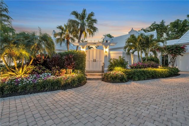 23 6TH AVE N, Naples, FL 34102