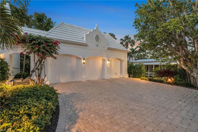 23 6TH AVE N, Naples, FL 34102