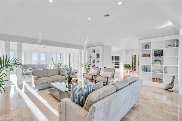 23 6TH AVE N, Naples, FL 34102