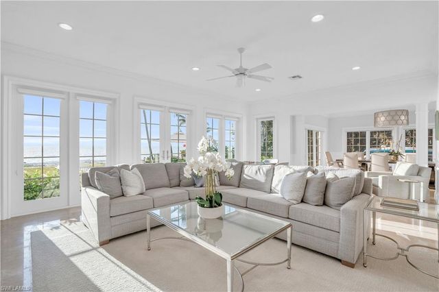 23 6TH AVE N, Naples, FL 34102