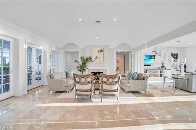 23 6TH AVE N, Naples, FL 34102