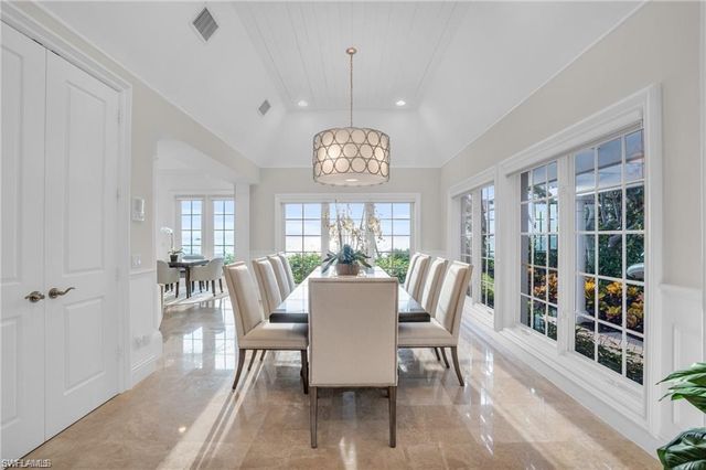 23 6TH AVE N, Naples, FL 34102