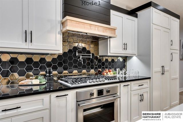 3902 S 212 Street, Omaha, NE 68022