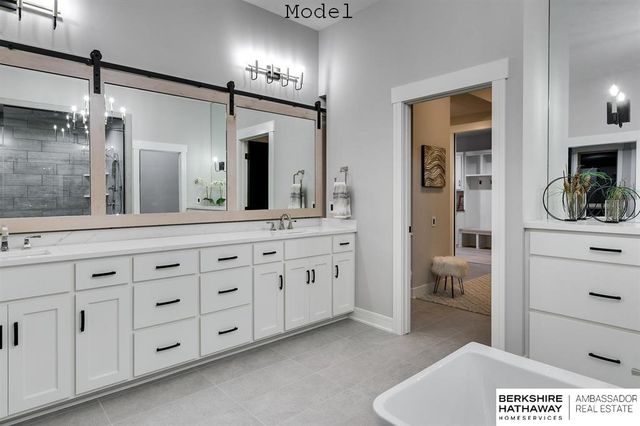 3902 S 212 Street, Omaha, NE 68022