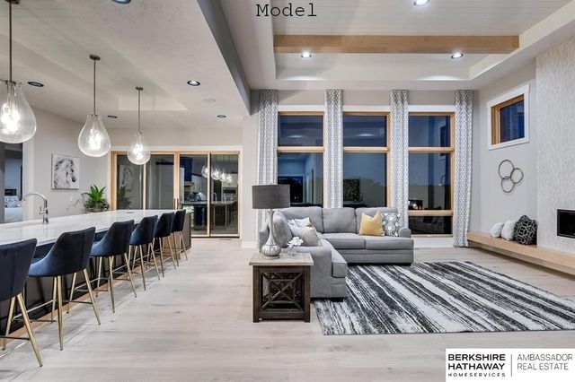 3902 S 212 Street, Omaha, NE 68022