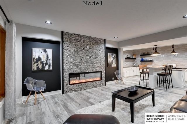 3902 S 212 Street, Omaha, NE 68022