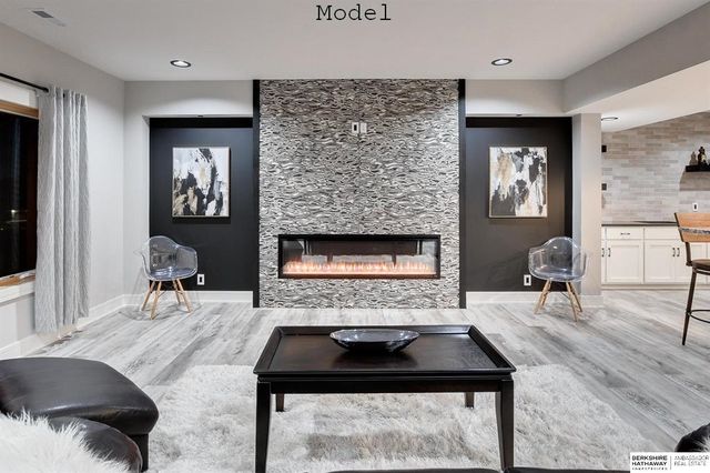 3902 S 212 Street, Omaha, NE 68022