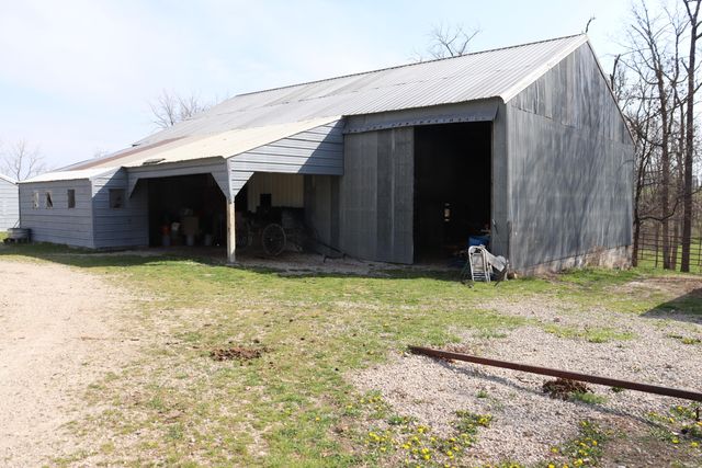 1138 Amish Loop, Seymour, MO 65746