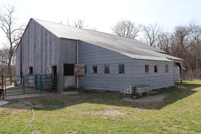 1138 Amish Loop, Seymour, MO 65746