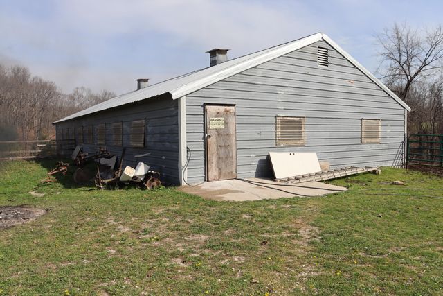 1138 Amish Loop, Seymour, MO 65746