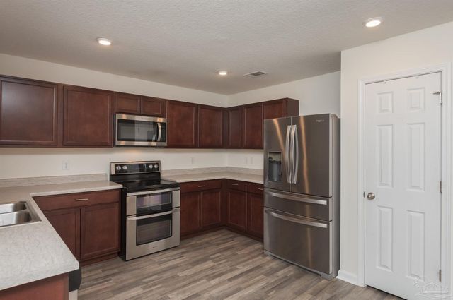 8772 Schooner Ln, Pensacola, FL 32507