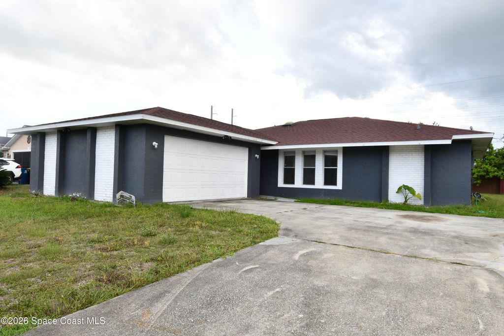 838 Gillen Avenue NW, Palm Bay, FL 32907