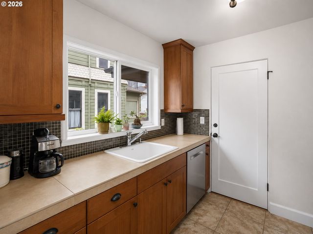 1409 Nw 23RD Ave, Portland, OR 97210