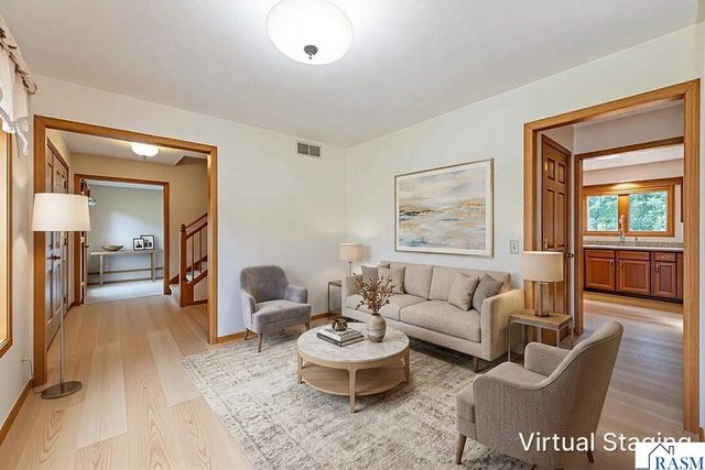 208 Chancery Lane, Mankato, MN 56001
