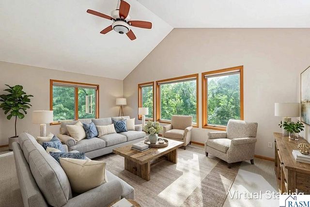 208 Chancery Lane, Mankato, MN 56001