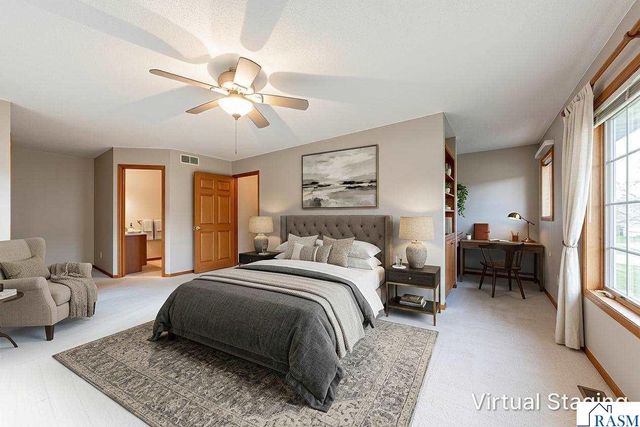 208 Chancery Lane, Mankato, MN 56001