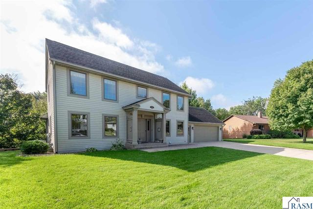 208 Chancery Lane, Mankato, MN 56001