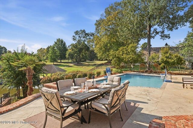 110 Lake Ridge Drive, Madison, MS 39110