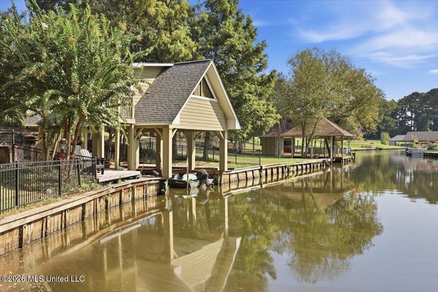 110 Lake Ridge Drive, Madison, MS 39110