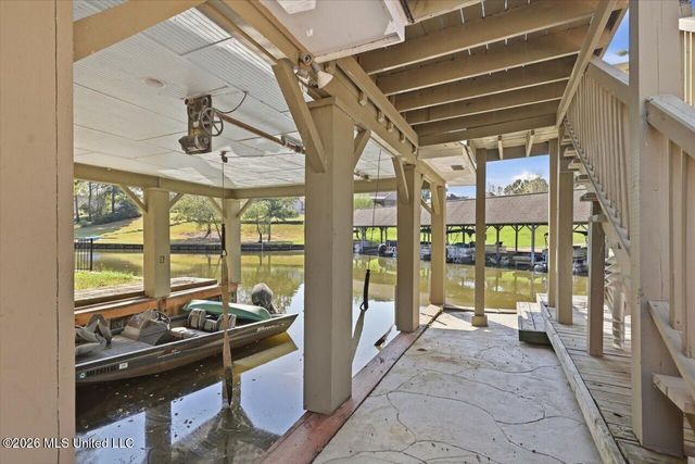 110 Lake Ridge Drive, Madison, MS 39110