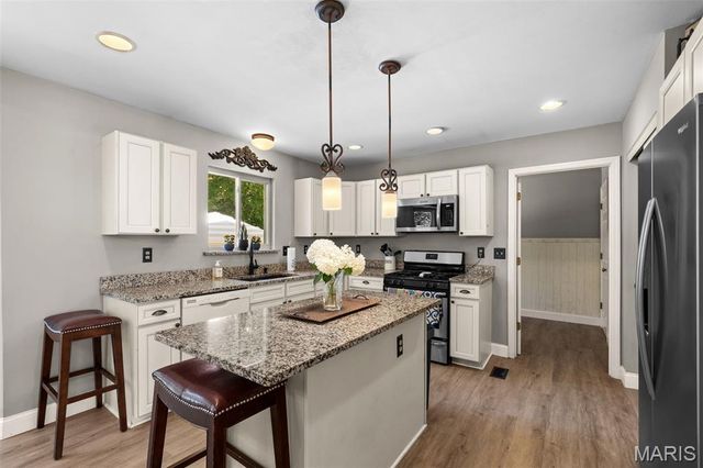 6 Venice Place Court, Wildwood, MO 63040