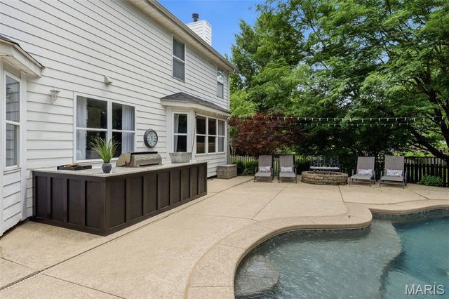 6 Venice Place Court, Wildwood, MO 63040