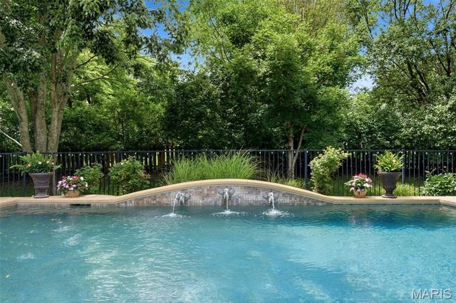 6 Venice Place Court, Wildwood, MO 63040