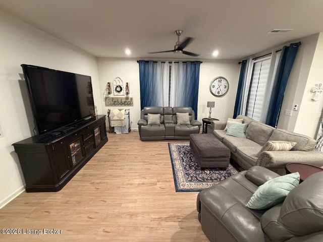 4633 Golden Eagle Drive, Louisville, KY 40245