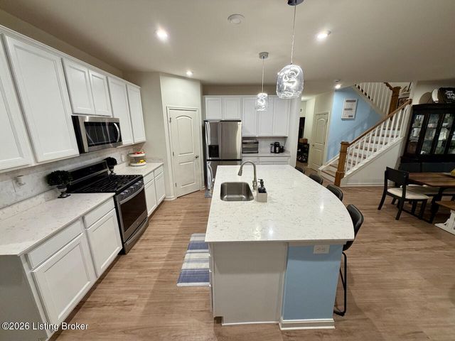 4633 Golden Eagle Drive, Louisville, KY 40245