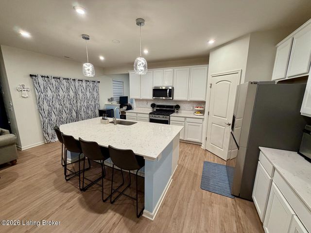 4633 Golden Eagle Drive, Louisville, KY 40245