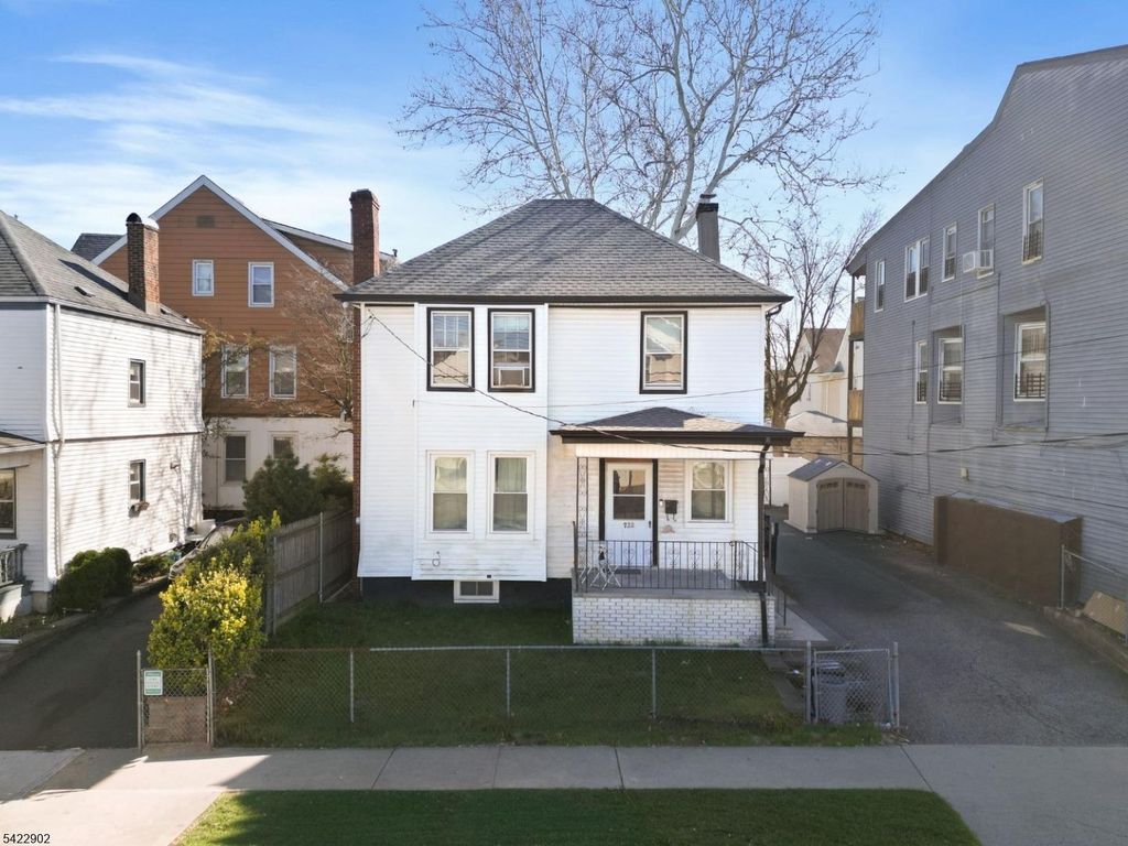 726 14Th Ave, Paterson City, NJ 07504