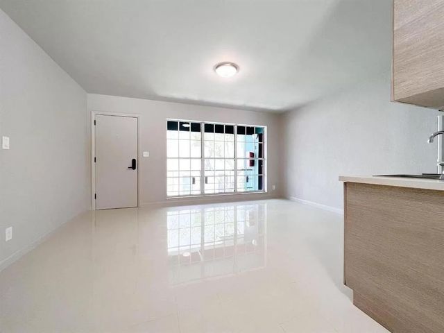 1007 SE 2nd Court, Fort Lauderdale, FL 33301