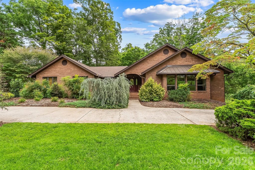 60 Monte Vista Drive, Waynesville, NC 28786