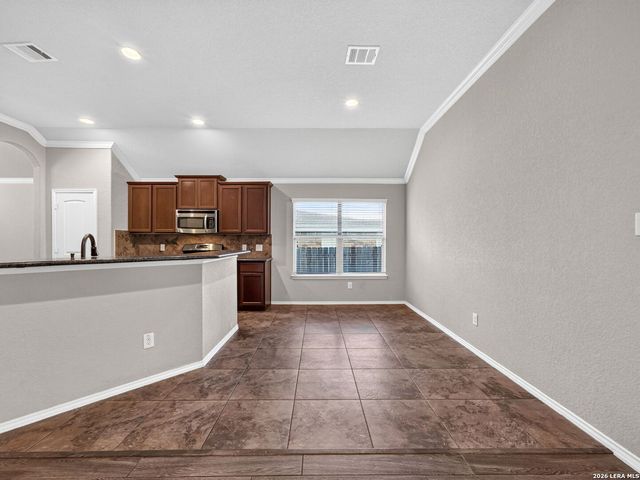 8519 FESS PARKER DR, San Antonio, TX 78254