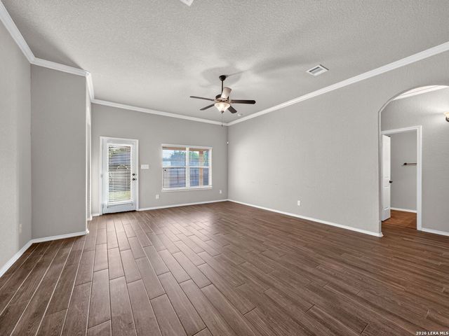 8519 FESS PARKER DR, San Antonio, TX 78254