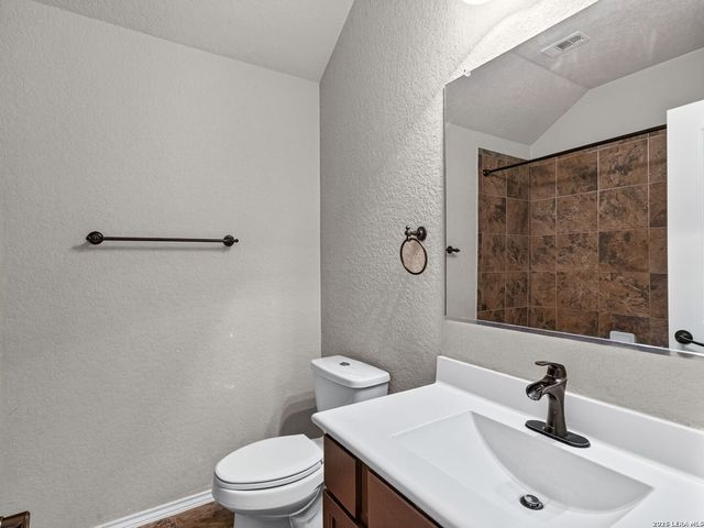 8519 FESS PARKER DR, San Antonio, TX 78254