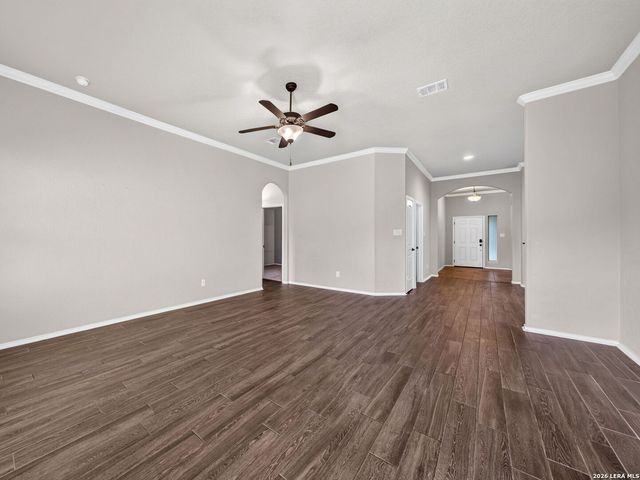 8519 FESS PARKER DR, San Antonio, TX 78254