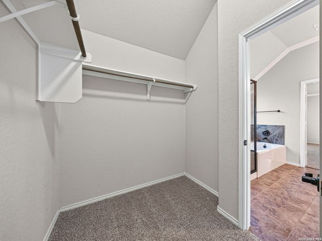 8519 FESS PARKER DR, San Antonio, TX 78254