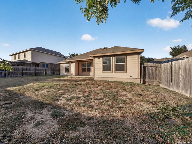 8519 FESS PARKER DR, San Antonio, TX 78254