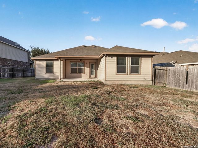 8519 FESS PARKER DR, San Antonio, TX 78254