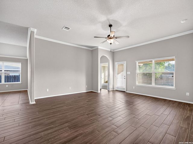 8519 FESS PARKER DR, San Antonio, TX 78254