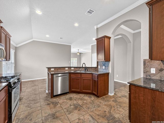 8519 FESS PARKER DR, San Antonio, TX 78254