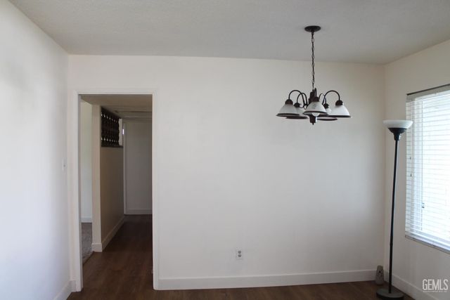 2021 Carlton, Bakersfield, CA 93309