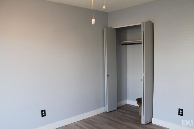 2021 Carlton, Bakersfield, CA 93309