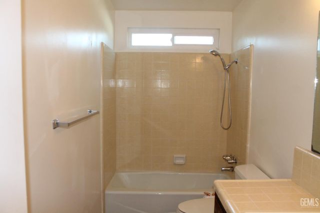 2021 Carlton, Bakersfield, CA 93309