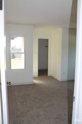 2021 Carlton, Bakersfield, CA 93309