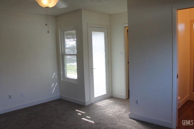 2021 Carlton, Bakersfield, CA 93309