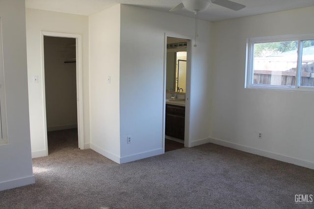 2021 Carlton, Bakersfield, CA 93309