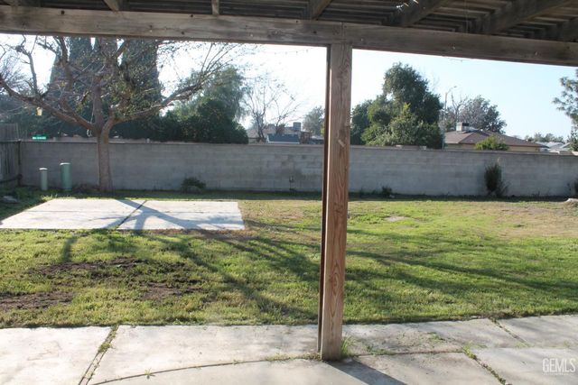 2021 Carlton, Bakersfield, CA 93309